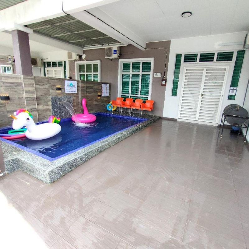 D'Q Putra Homestay Melaka Eksteriør billede