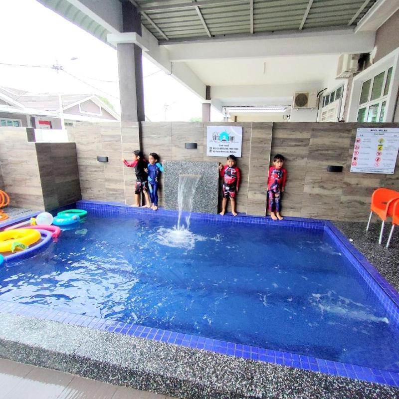 D'Q Putra Homestay Melaka Eksteriør billede