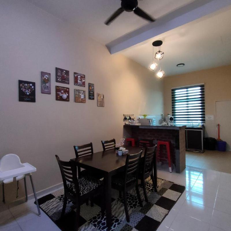 D'Q Putra Homestay Melaka Eksteriør billede